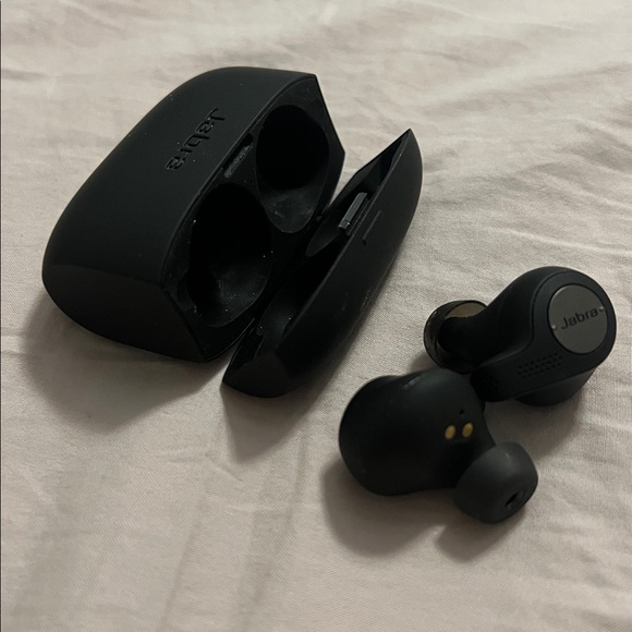 Jabra Black Wireless Earbuds - Picture 3 of 4
